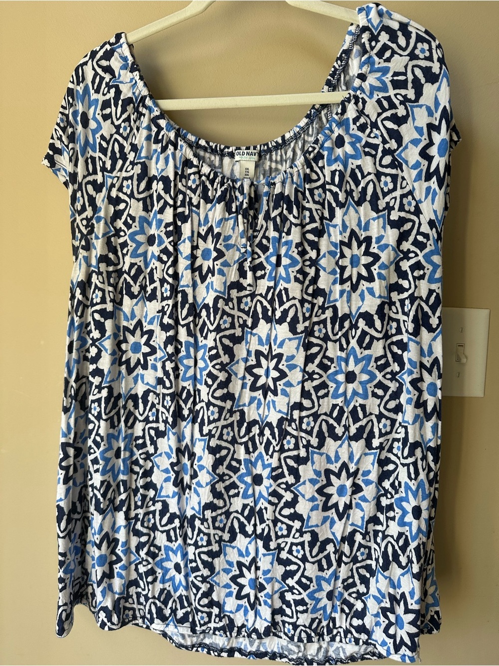 Old Navy Blue and White Floral-Print Scoop Neck Tunic
